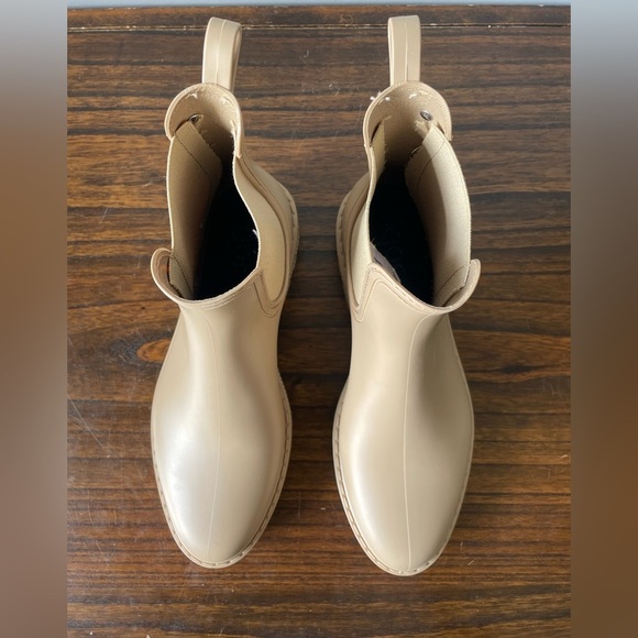 NWOT Igor, euro 39 or US 8.5, tan wheat color pull-on rubber rain ankle boot - Picture 3 of 10